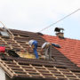 La rénovation de toiture : faut-il vraiment faire appel à un professionel agréé ?